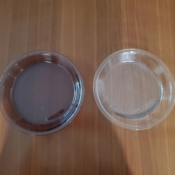 TWO Pyrex pie dishes - Picture 2 of 6